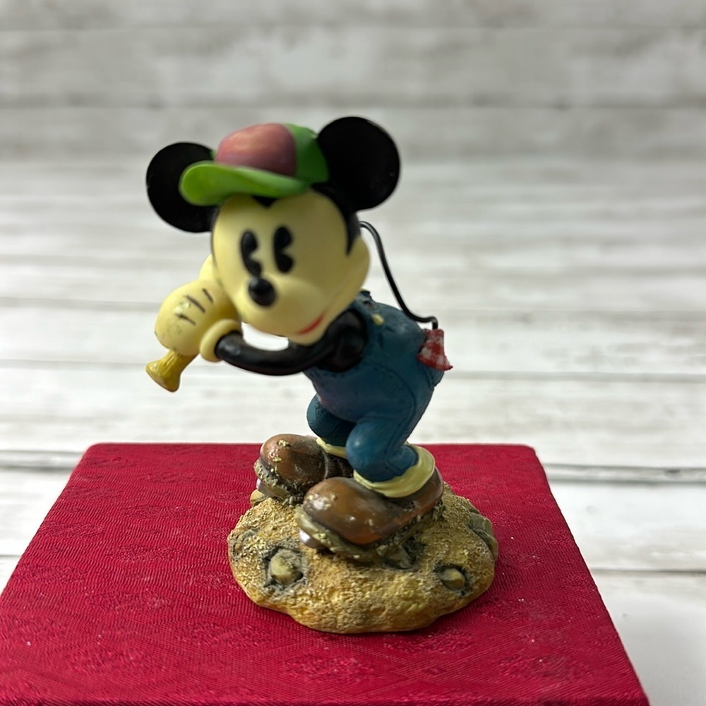 Enesco Mickey Playing Baseball Figure "Gee This One's For You" 291838 Enesco
